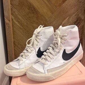 Women’s Nike Blazers Mid 77’